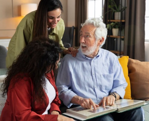 Family Visits to Assisted Living: What to Expect & Do